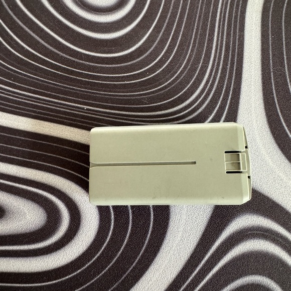 DJI remote controller with cables, DJI mini 2 battery. - Picture 3 of 4